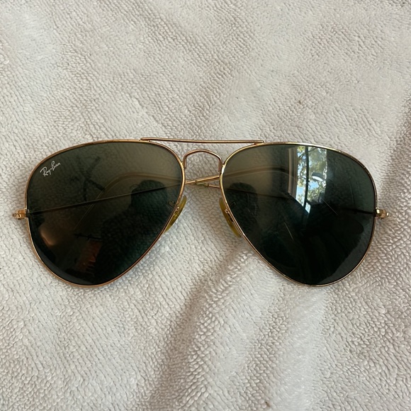 RayBan gold Aviators with Black lens - Picture 2 of 10